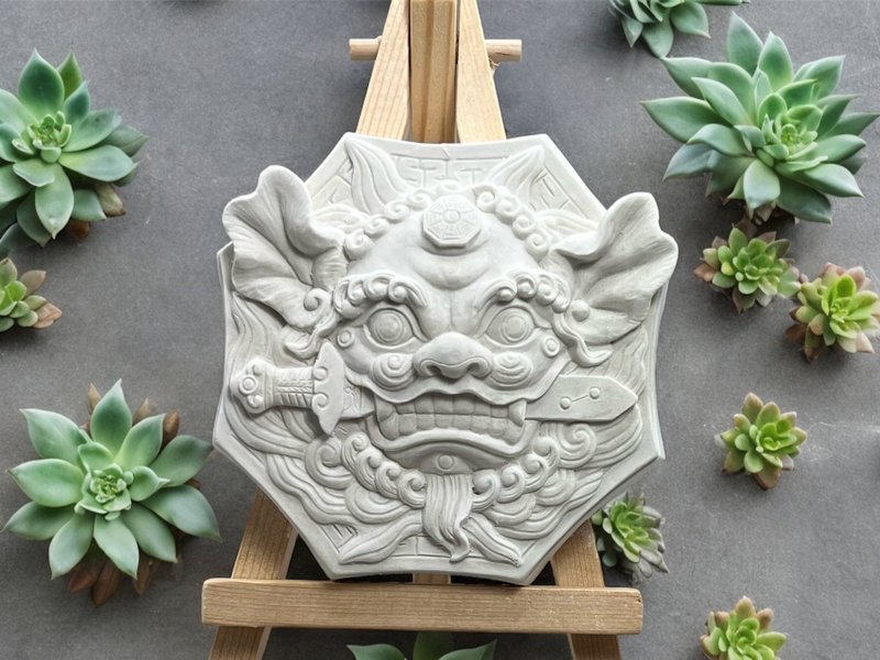 镇宅开运石 狮咬剑 镇宅平安 风水摆饰 多种精油香氛任选 附木架 - 香薰/精油/线香 - 水泥 多色