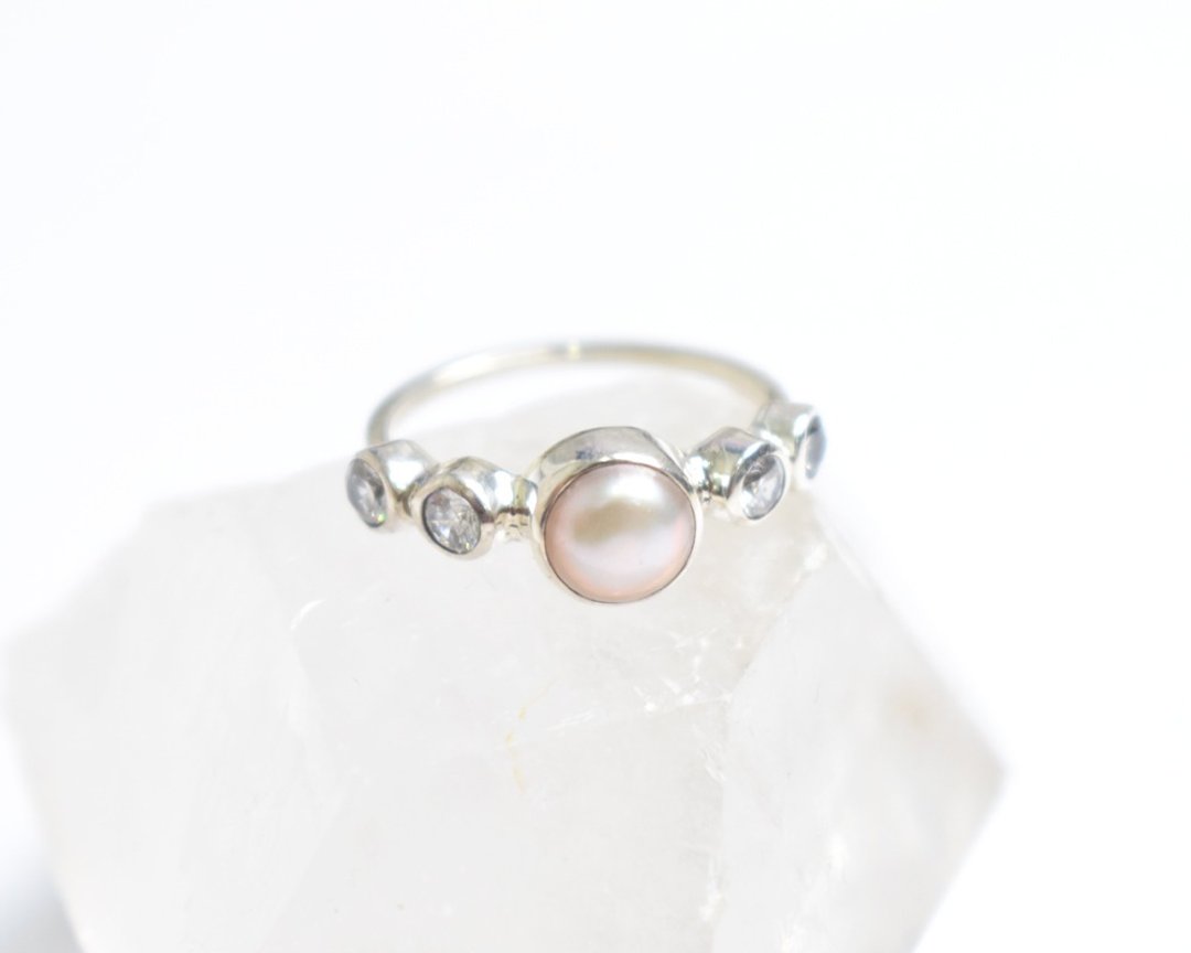 Soft pink freshwater pearl and cubic zirconia Silver ring Silver925 - 戒指 - 石头 粉红色
