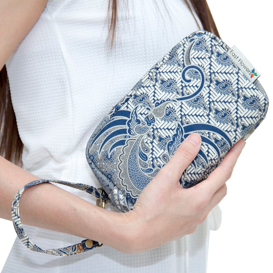 Cosmetic Bag with Batik Pattern Canvas, Ladies Bag - 手拿包 - 棉 蓝色