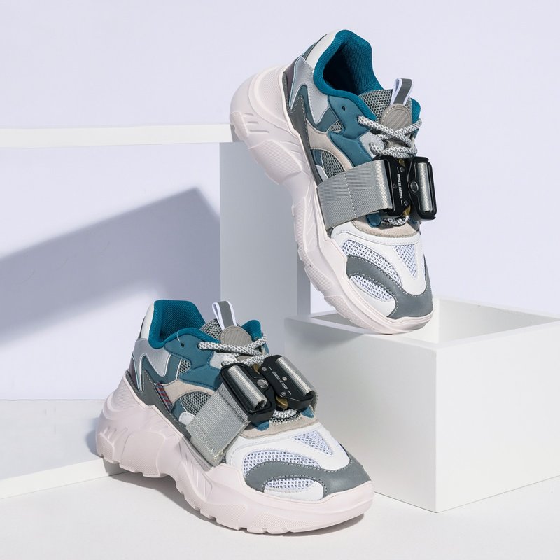 | HOA | 金属插扣拼接老爹鞋 | 蓝色 | 5536 | - 女款运动鞋/球鞋 - 其他人造纤维 蓝色