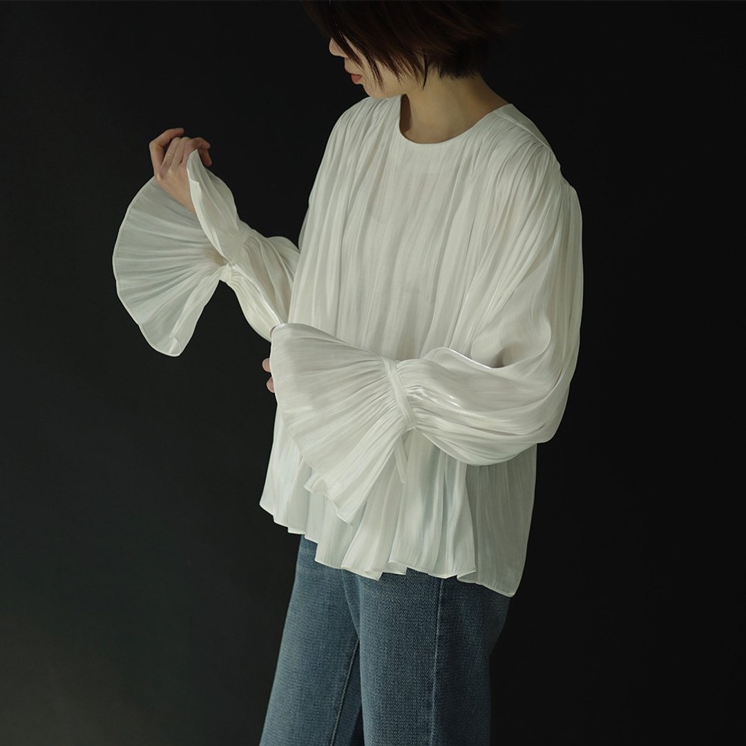 波光质感抽褶上衣  白色喇叭袖 - 女装上衣 - 聚酯纤维 白色