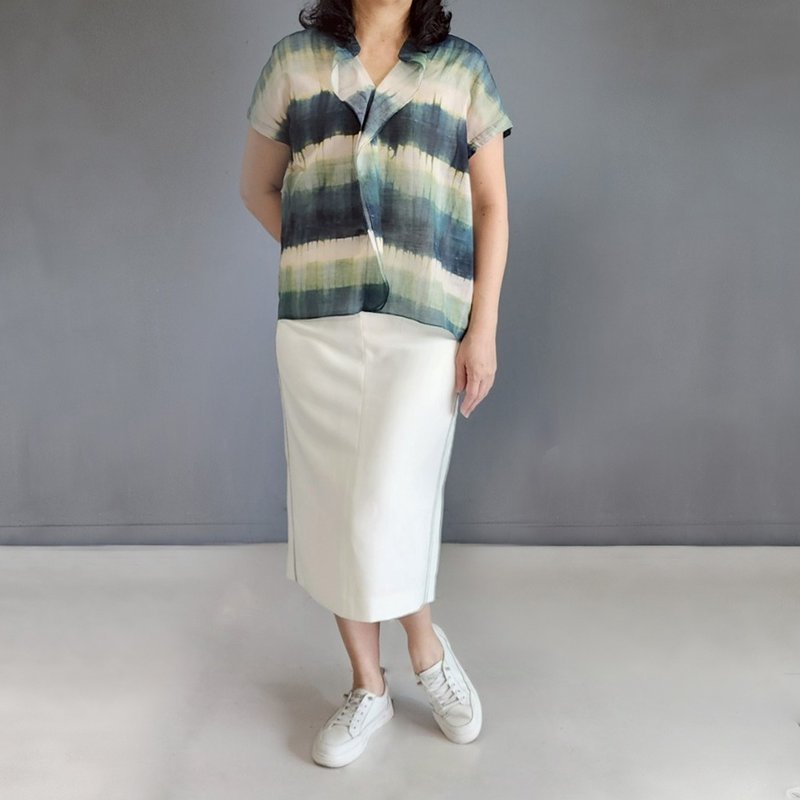 碧叠影-波浪领短袖上衣(环保数位印花) - 女装衬衫 - 棉．麻 绿色