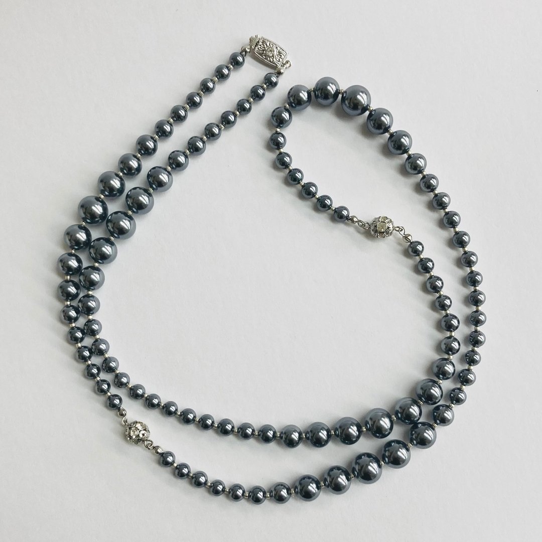 玻璃珍珠渐层设计长项链 / 6x12mm 约90cm / 枪灰色 / 日本制造 - 项链 - 玻璃 黑色