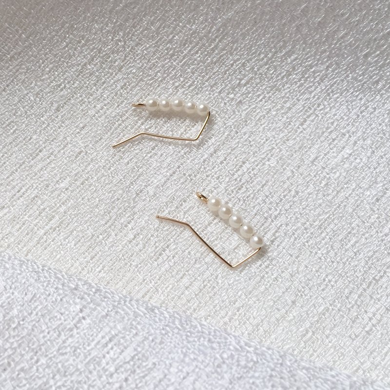 翅。珍珠爬耳式耳环 - 耳环/耳夹 - 其他金属 白色