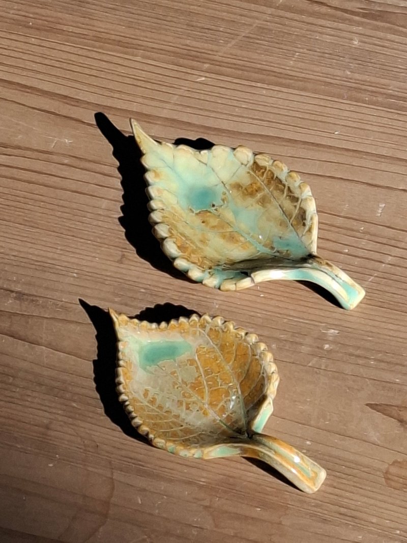 手拓葉片小瓷盤組/薰香盤/飾品盒/皂盤 - 摆饰 - 陶 