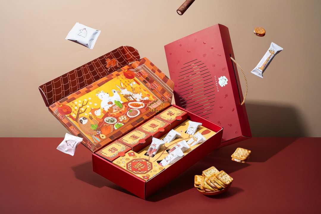 2026 新年礼盒 熊马奔金 - 零食/点心 - 纸 金色