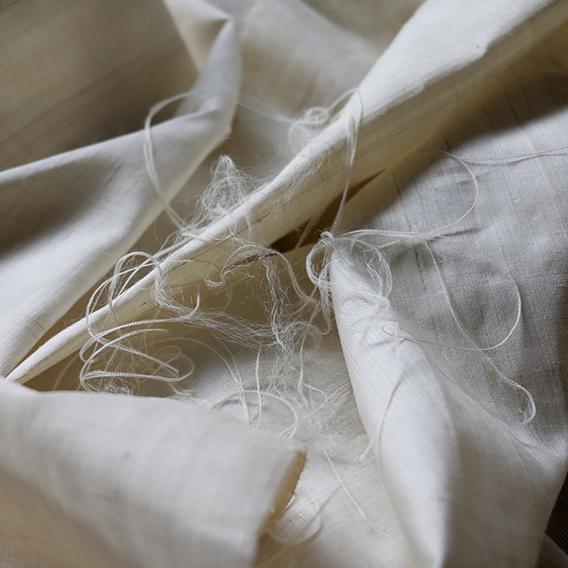 倚山人|贵州手织真丝人工天然生丝桑蚕丝面料薄不透偏硬坯色 - 编织/刺绣/羊毛毡/裁缝 - 丝．绢 