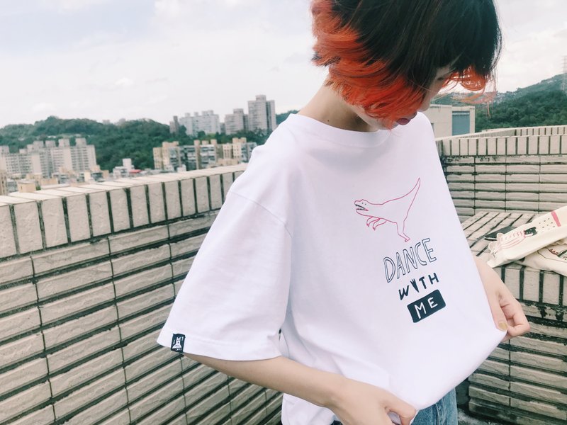 Dance With Me 宽宽大大T-shirt - 女装 T 恤 - 棉．麻 白色
