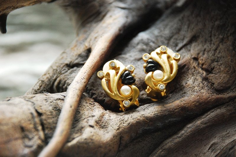 {:::Giraffe 长颈鹿人:::}_爱心海浪古董耳环 - 耳环/耳夹 - 其他金属 金色