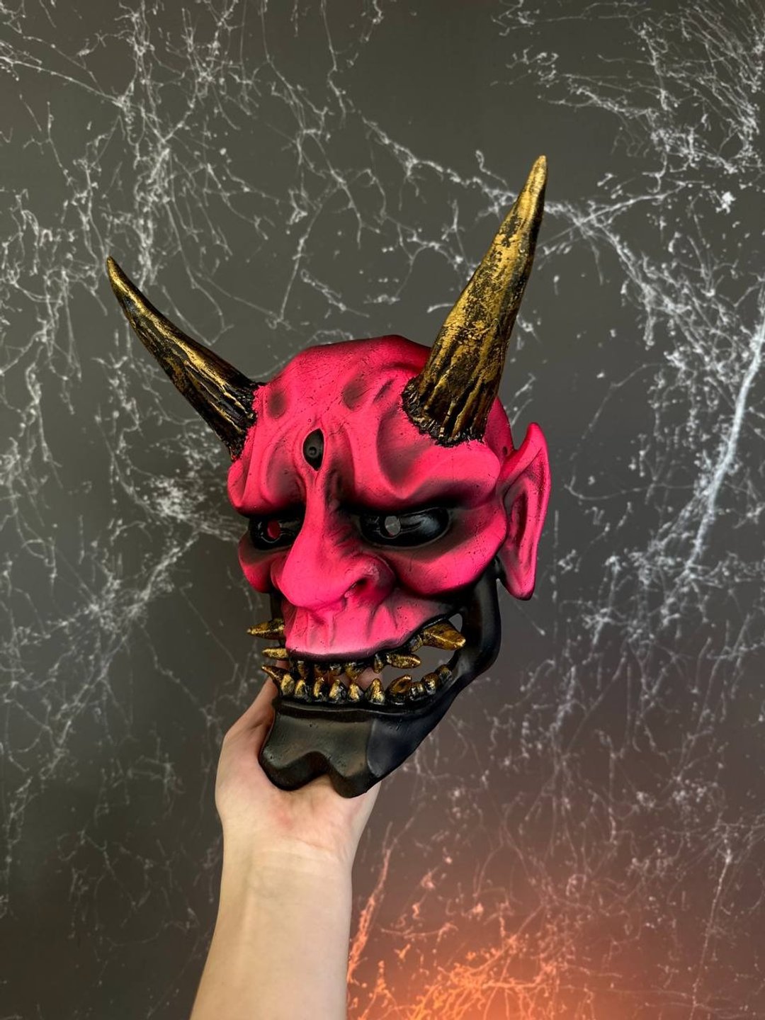 UV发光鬼面具 可穿戴墙面装饰恐怖恶魔面具歌舞伎面具 - 口罩 - 树脂 粉红色