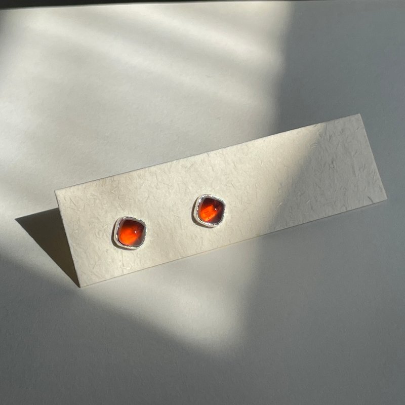 天然宝石纯银耳环・石榴石・手工包镶・花莲金工品牌 - 耳环/耳夹 - 纯银 