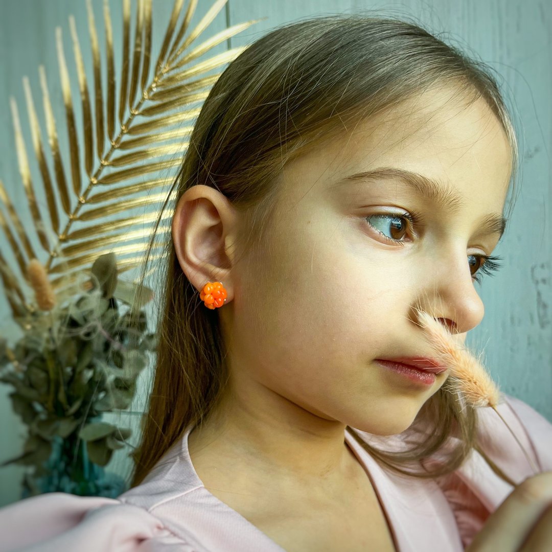 North Cloudberry stud earrings is winter berry, cottagecore, fruit, funky, weird - 耳环/耳夹 - 粘土 橘色