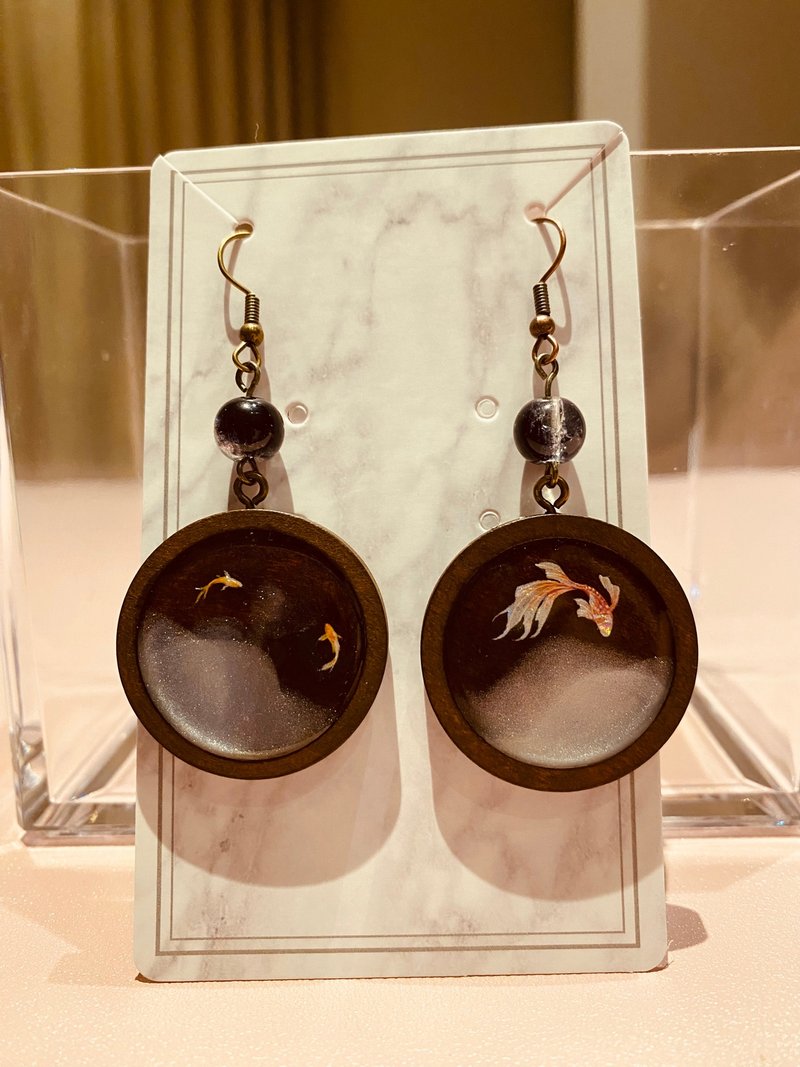 如鱼得水还要招财进宝 - 耳环/耳夹 - 木头 咖啡色
