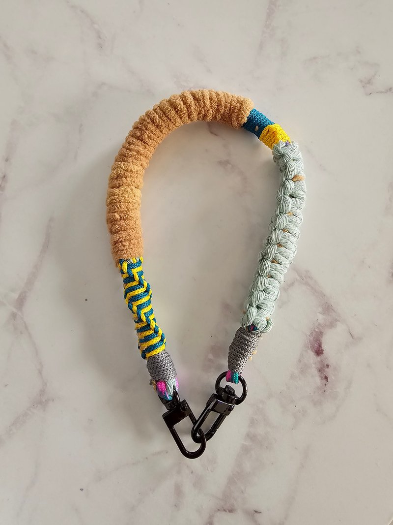Faith Handmade | Macrame 多巴胺 手机腕带 相机腕带 手机挂绳 - 挂绳/吊绳 - 棉．麻 