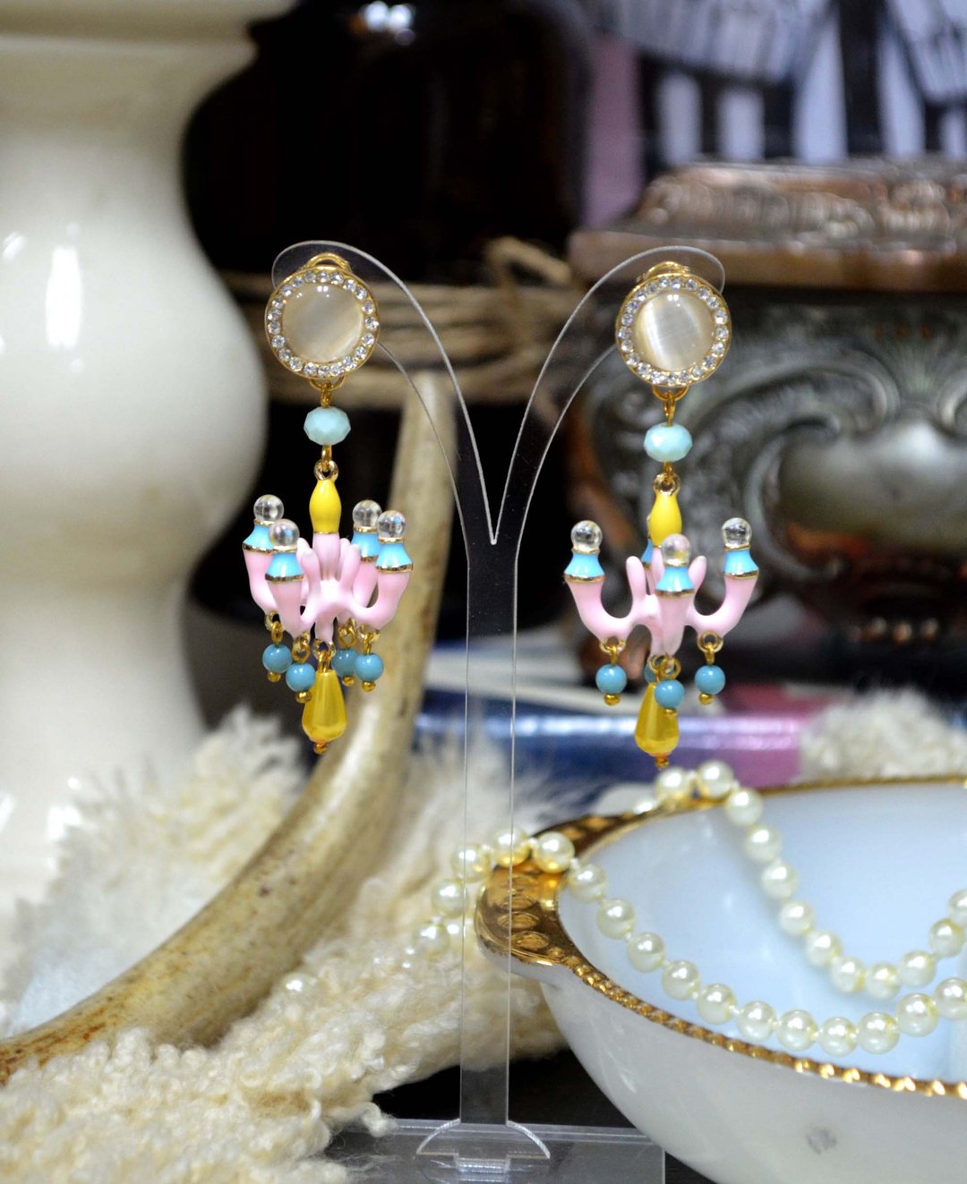TIMBEE LO 撞色马卡龙色系 签名款式 迷你小吊灯耳环 earrings - 耳环/耳夹 - 其他材质 粉红色