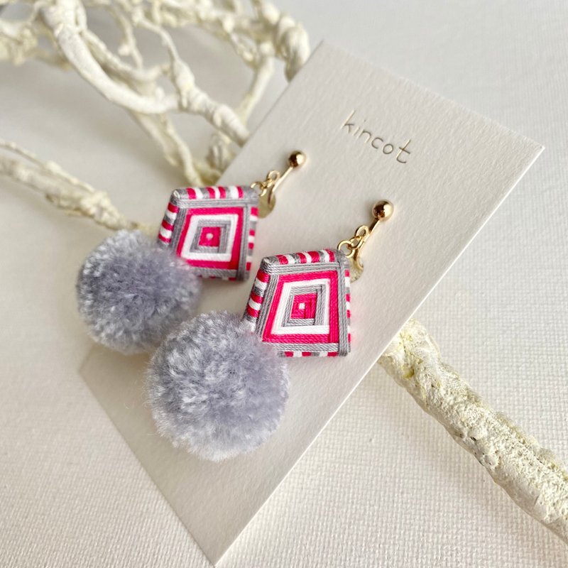 Thread pompom pierced Clip-On[gray x pink x white] - 耳环/耳夹 - 聚酯纤维 多色