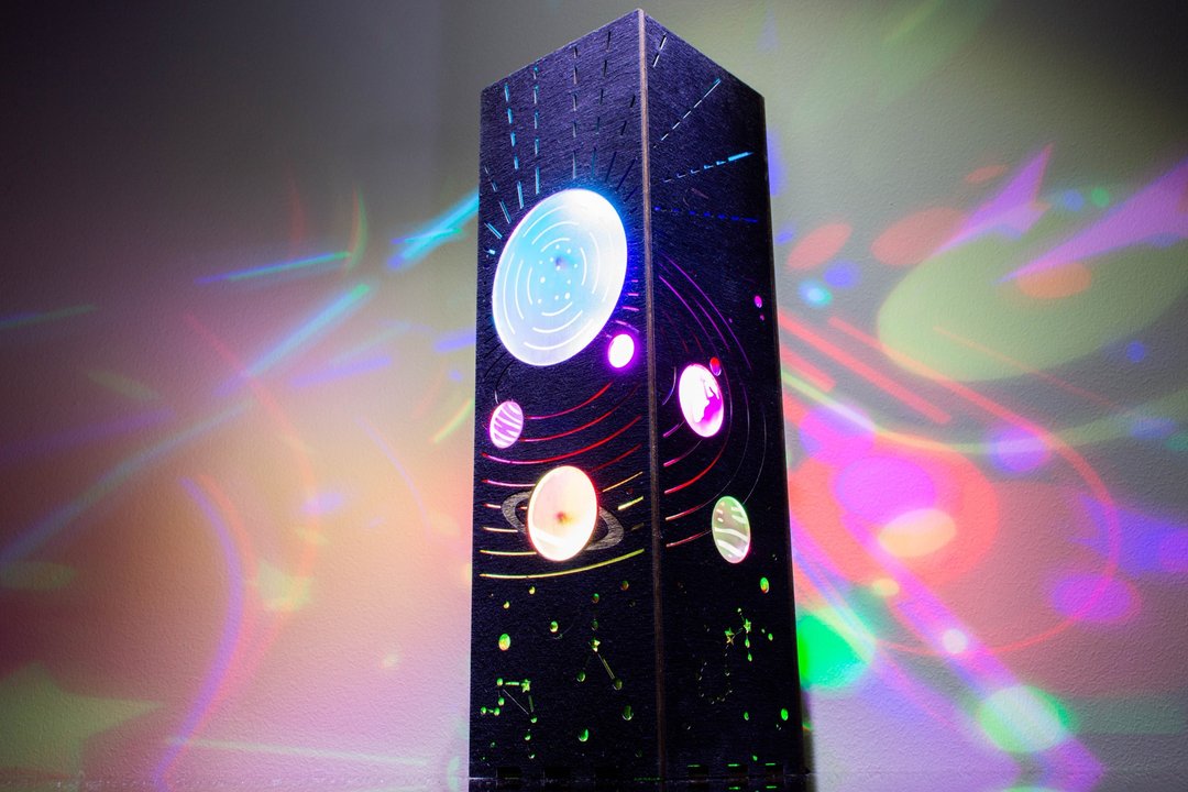 太阳系灯：发光行星展示，蓝牙 LED 小夜灯 - 灯具/灯饰 - 木头 黑色