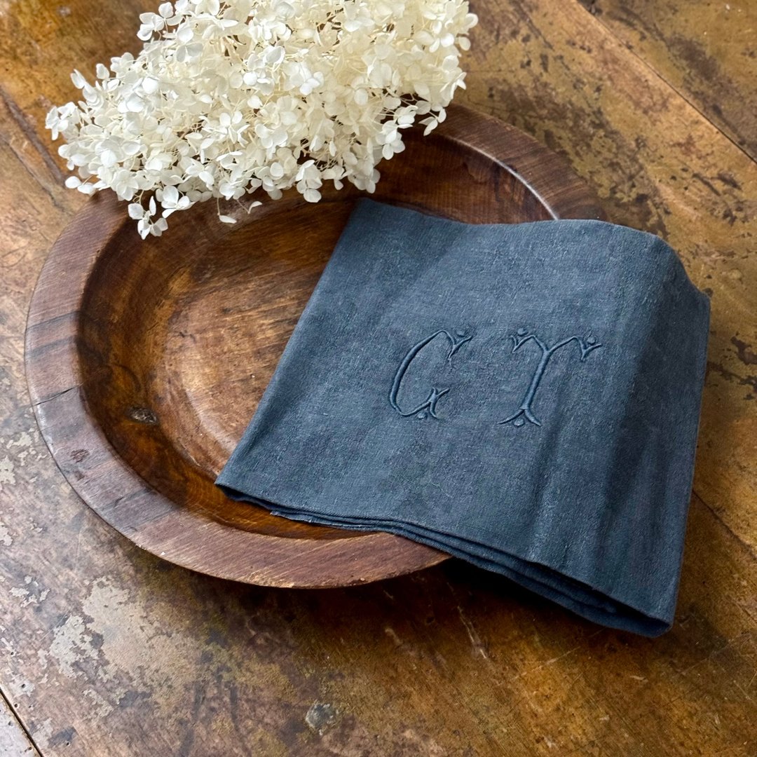 *50623-优雅法国古董藏青色亚麻缇花布 家徽字母 CY 77x63cm - 餐垫/桌巾 - 棉．麻 