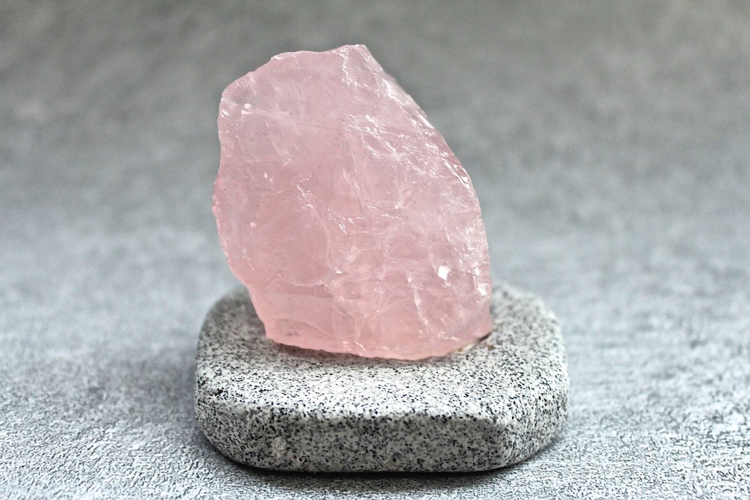 石栽 SHIZAI-粉水晶原矿-含底座 - 摆饰 - 水晶 粉红色
