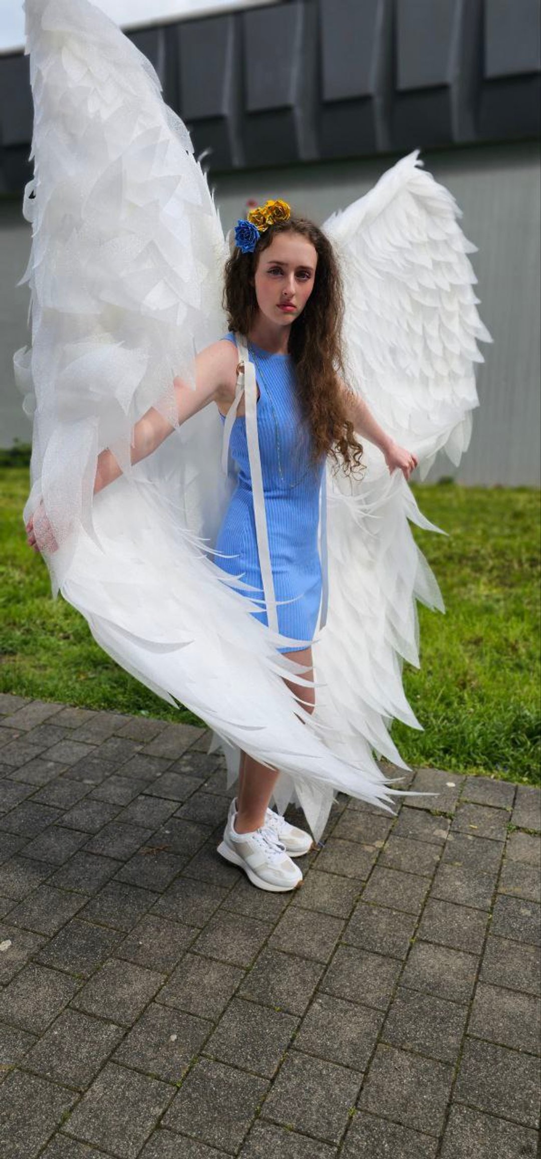 Transform your photos into stunning masterpieces with giant white wings - 其他 - 塑料 白色