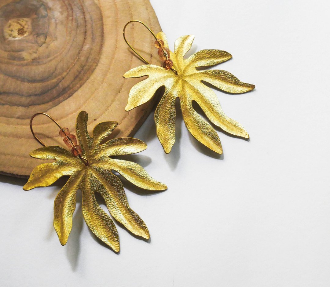 Aralia leaf earrings with crystal beads, hand-cut gold leather leaf - 耳环/耳夹 - 真皮 金色