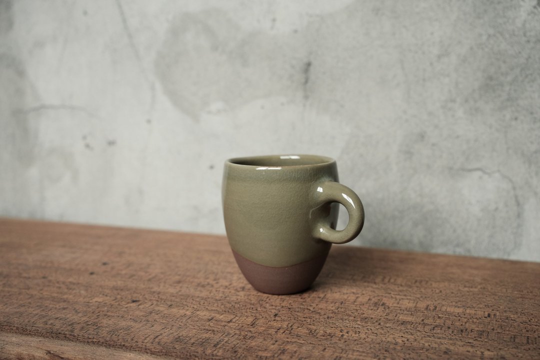 马克杯 l 苔球绿 弯曲手把小杯 - 咖啡杯/马克杯 - 陶 绿色