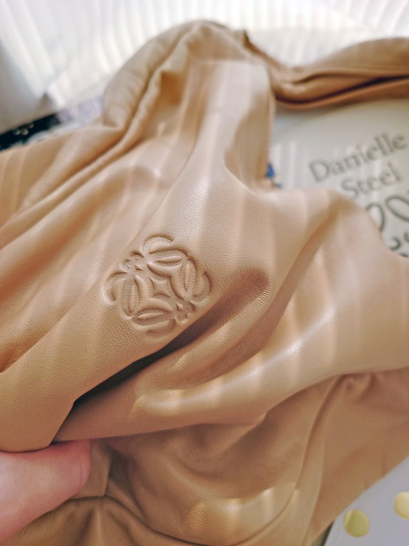 中古美品 Loewe 超软羊皮 单肩包手提包侧背包腋下包托特包通勤包 - 侧背包/斜挎包 - 真皮 卡其色