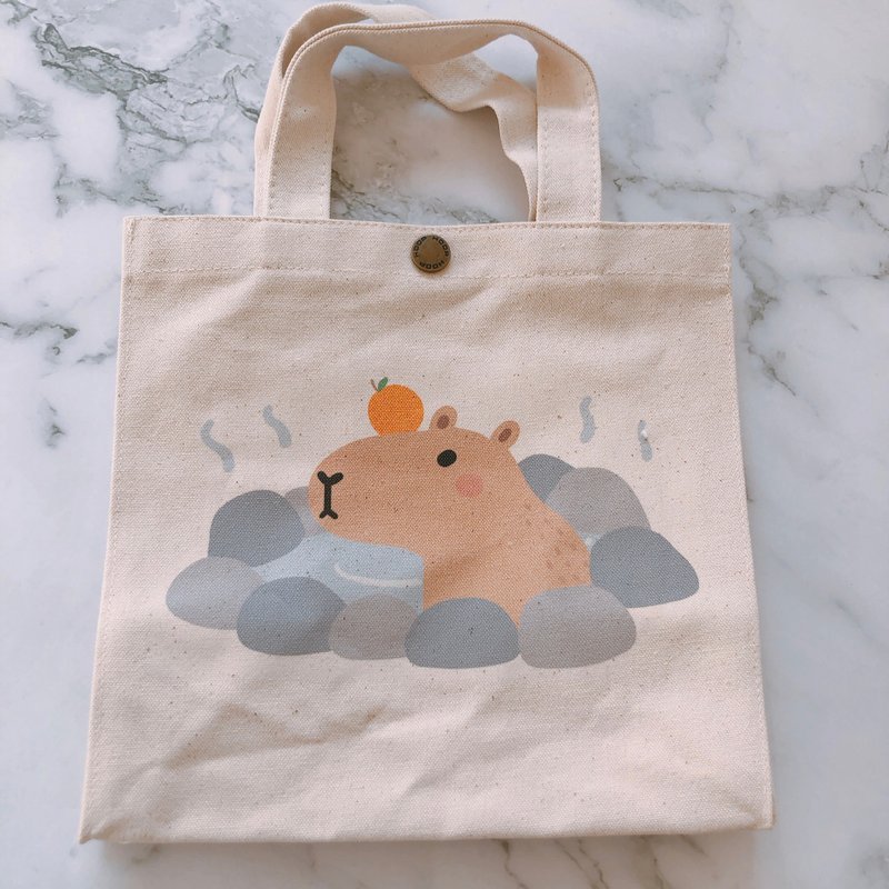 水豚 立体边帆布包 M 帆布袋 便当袋 制作需要60日 可以等再下单 - 手提包/手提袋 - 其他人造纤维 白色