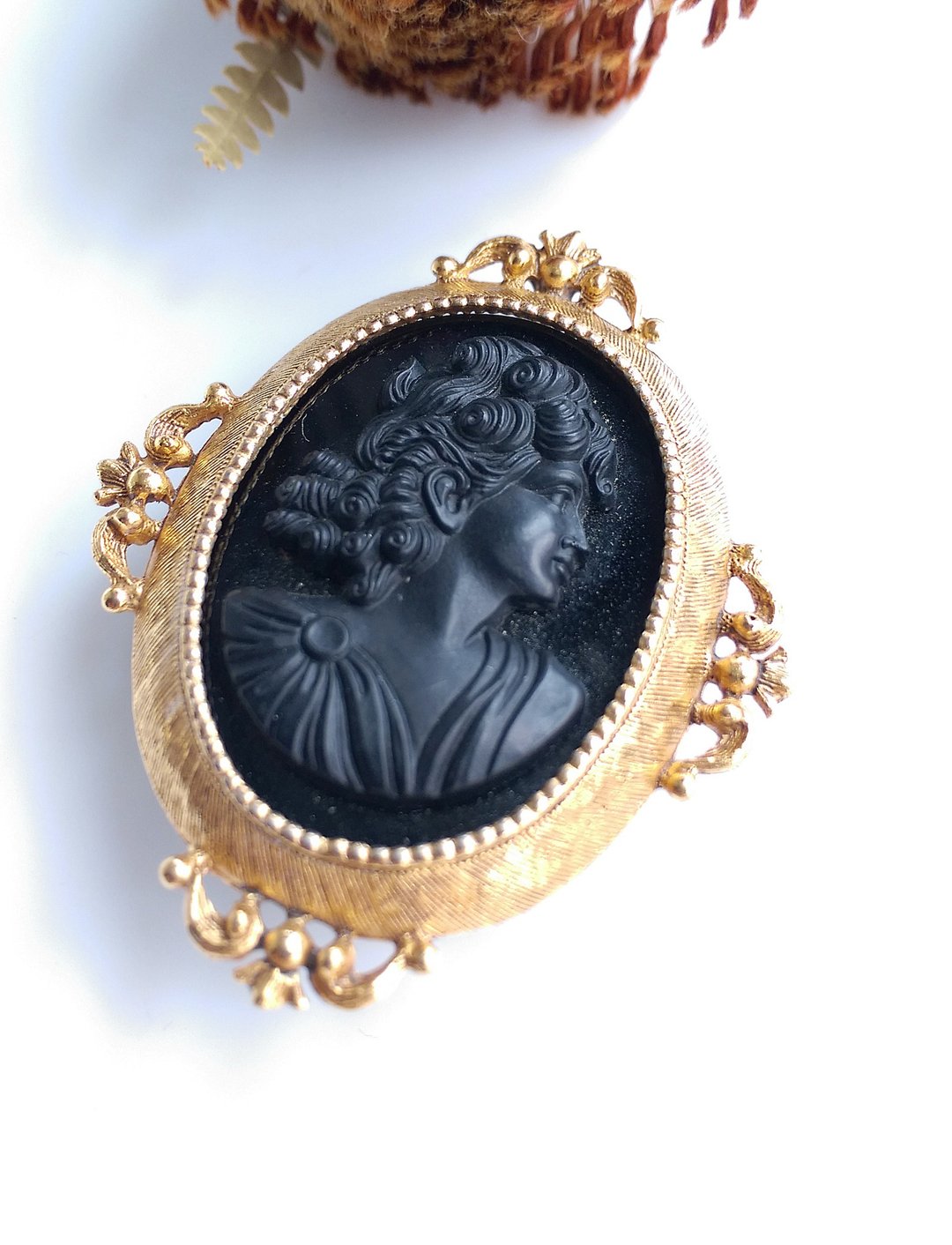 【西洋古董饰品 】FLORENZA  CAMEO 古典黑玛瑙  别针 胸针 - 胸针 - 其他材质 白色