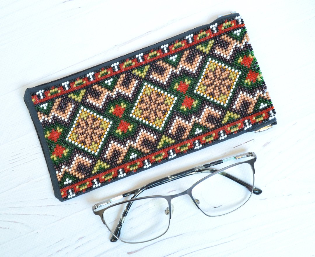 Eyeglasses case, Bead embroidered Handmade Glasses pouch, Sunglasses case - 眼镜盒/眼镜布 - 其他材质 多色