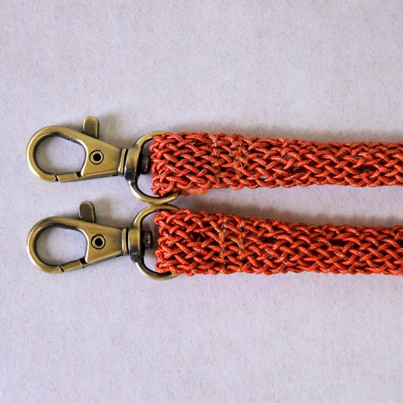 改造和服：用和服带制作的智慧型手机肩带和智慧型手机挂带 - 挂绳/吊绳 - 丝．绢 咖啡色