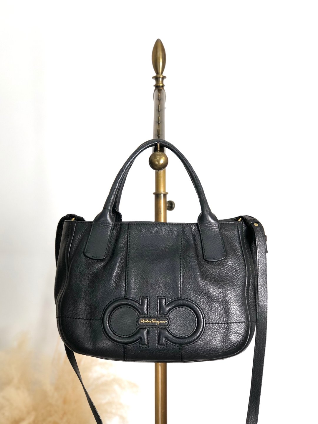 【日本直送 名牌中古包】Salvatore Ferragamo  સાલવાતોરે ફેરાગામો 手提包 黑色 皮革 vintage 6dd4sj - 手提包/手提袋 - 真皮 黑色