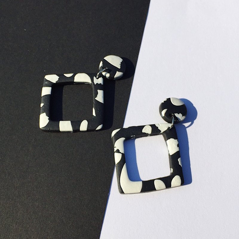 Hand made Polymer clay earrings Black & White collection Large Square Shape - 耳环/耳夹 - 其他材质 多色