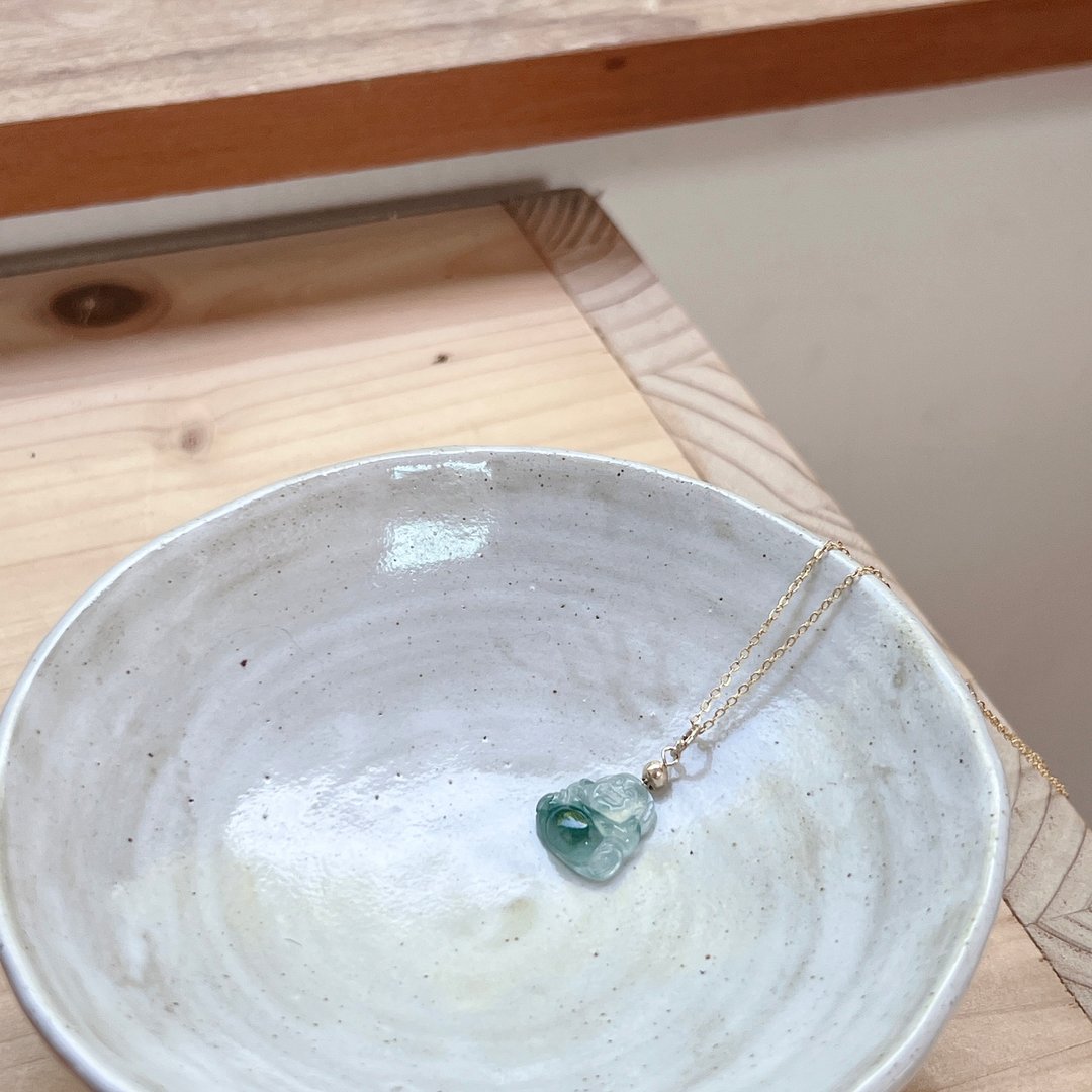 拈翠-天然缅甸翡翠A货-高冰种放光飘花欢喜佛翡翠坠 - 项链 - 玉石 绿色