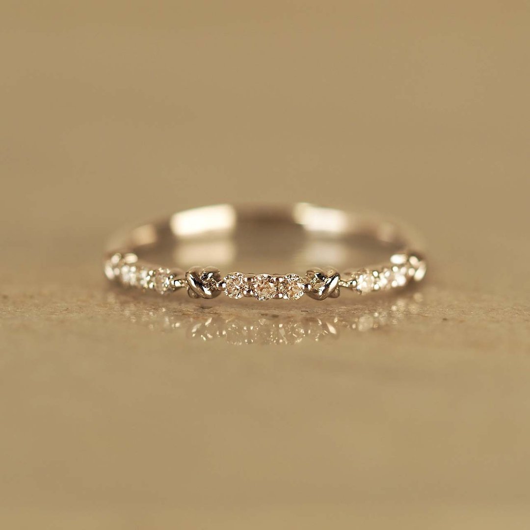 The Diamond and Cross Ring | 钻石十字线戒 | 18K 白金 - 戒指 - 贵金属 金色