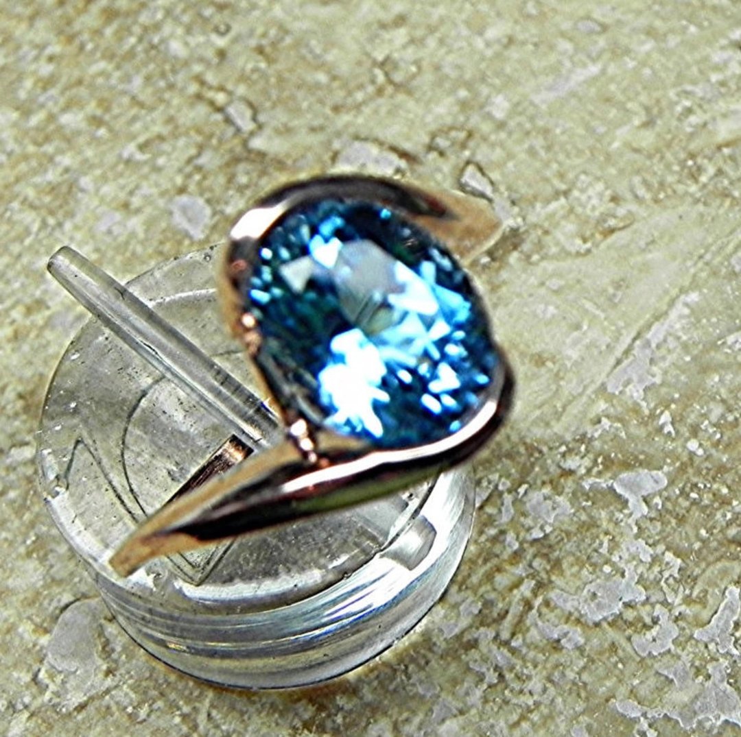 14K 玫瑰金戒指，镶嵌 AAA 级天然瑞士蓝托帕石，10x8 毫米，3.34 克拉，型号 1705 - 戒指 - 宝石 蓝色