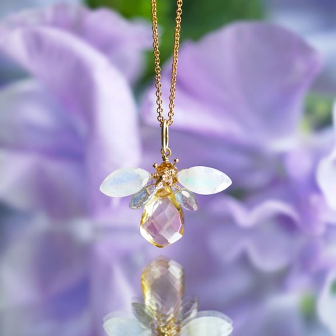 Bee necklace made of 3 types of quartz Abeille - 项链 - 宝石 多色