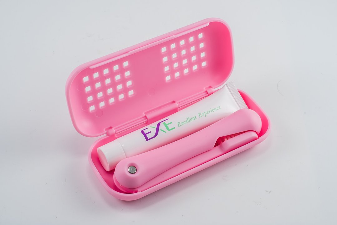 牙医师私房可折收携带式刷牙组 含牙刷牙膏 - 卫浴用品 - 塑料 粉红色