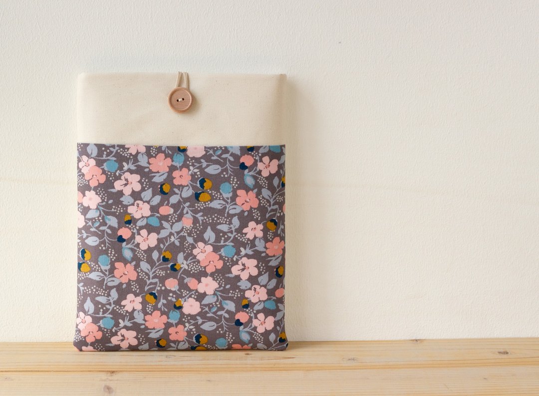 Tablet Case Vintage Rose No. 11 Canvas Wooden Button - 平板/电脑保护壳 - 棉 紫色