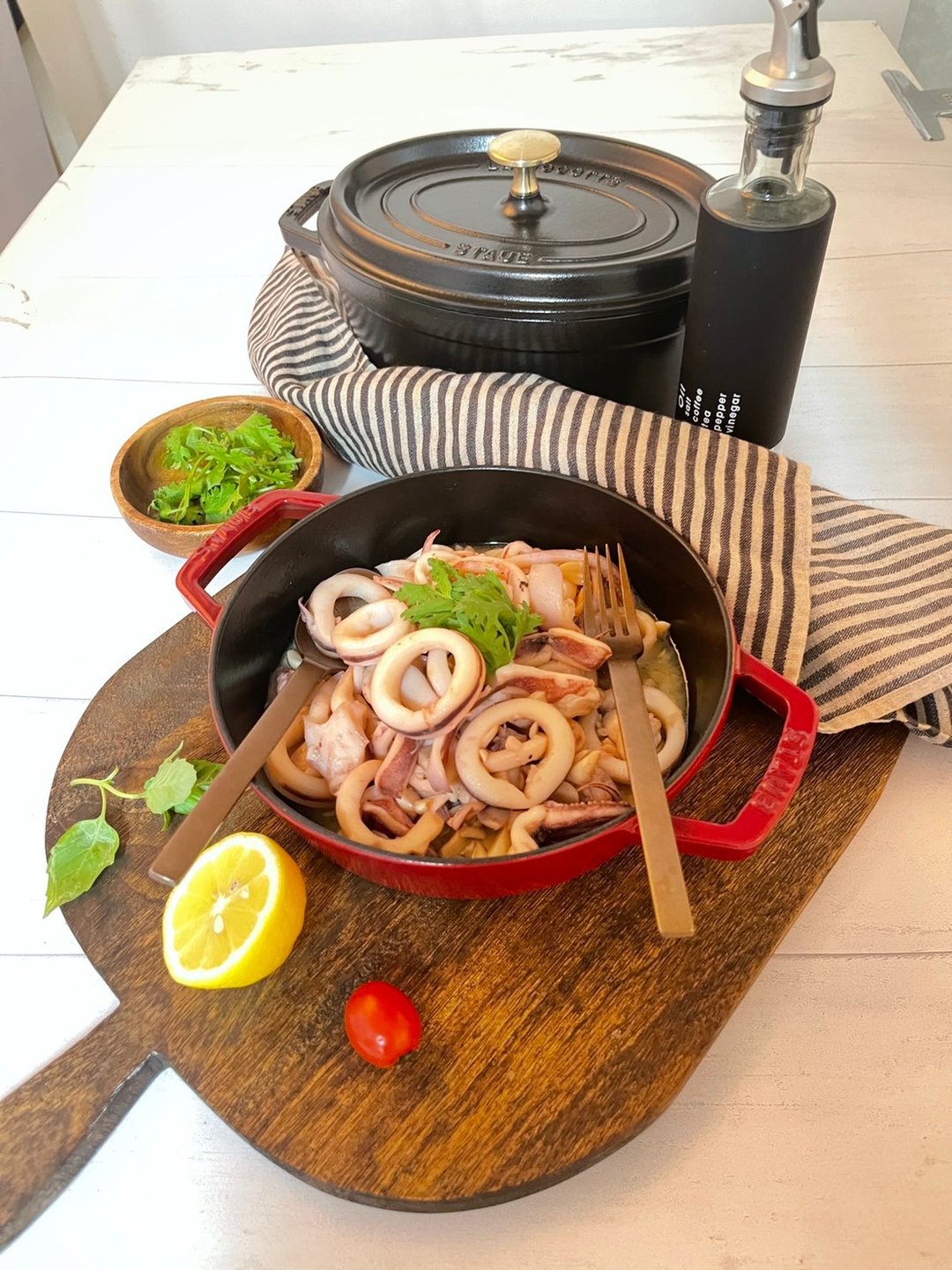 阿汤哥上菜  · 义式奶油菲力鱼排x山东烧鸡x蒜味奶油透抽圈 - 美食 - 其他材质 