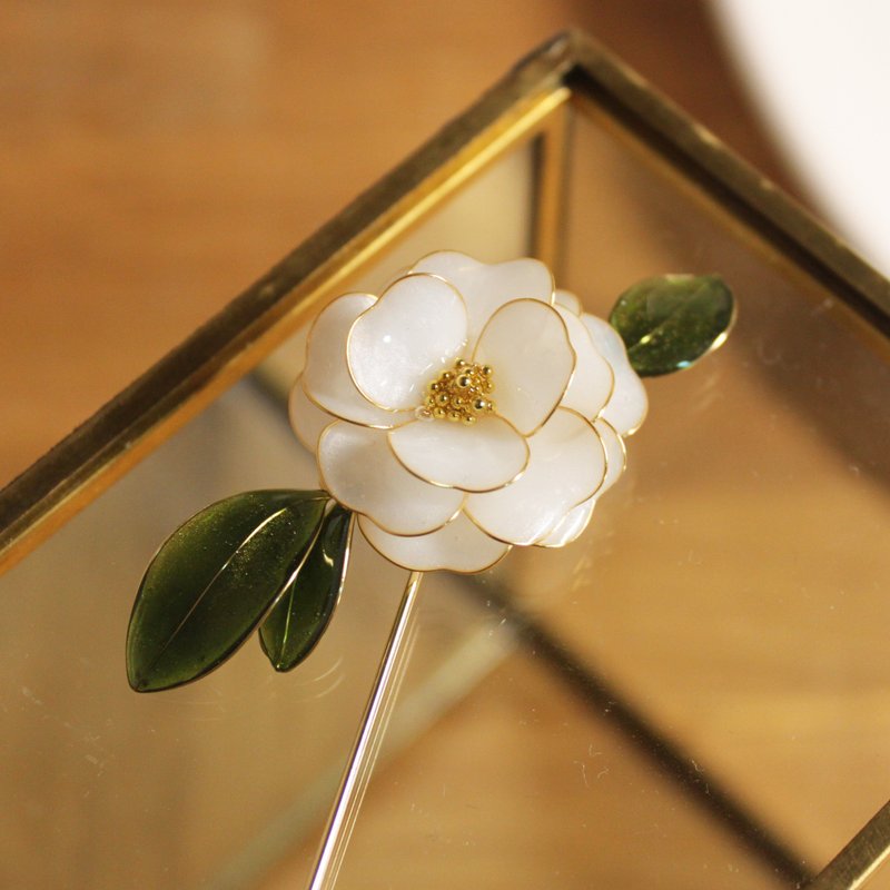 【山茶花胸针】 白色山茶花长胸针 优雅气质古典 手工树脂 胸针 - 胸针 - 树脂 白色