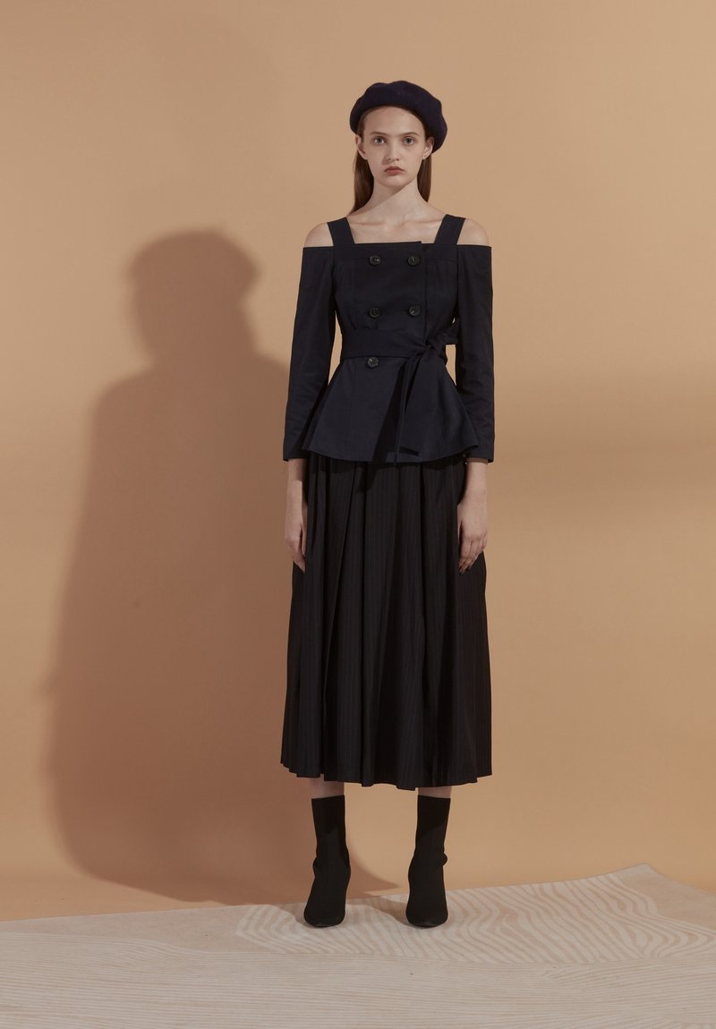 宫廷风蓝色吊带露肩收腰外套—香港设计品牌Lapeewee - 女装休闲/机能外套 - 其他材质 蓝色