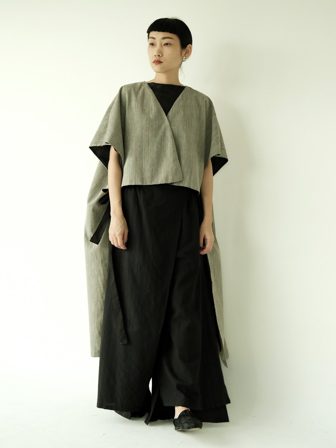 川 衣 WEAR BEING  前短后长绑带两穿式上衣洋装 灰色细条 - 洋装/连衣裙 - 棉 灰色