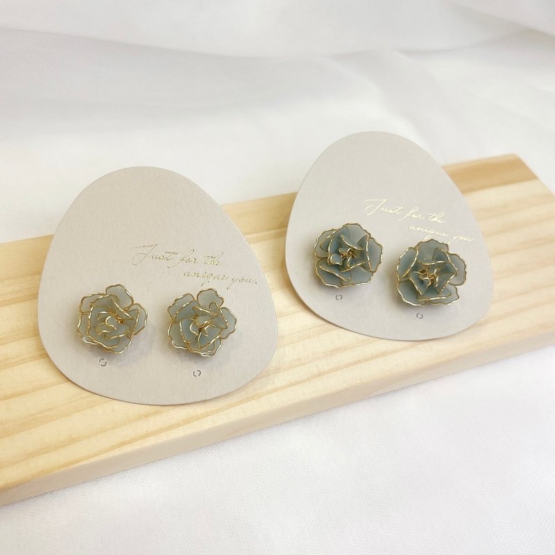 玫瑰花贴耳淡蓝款 - 耳环/耳夹 - 树脂 蓝色