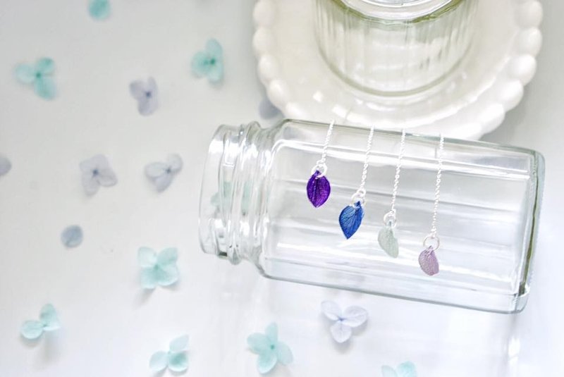 给耳朵的小花瓣/ 绣球花花瓣925纯银耳环 (可调式) - 耳环/耳夹 - 其他金属 