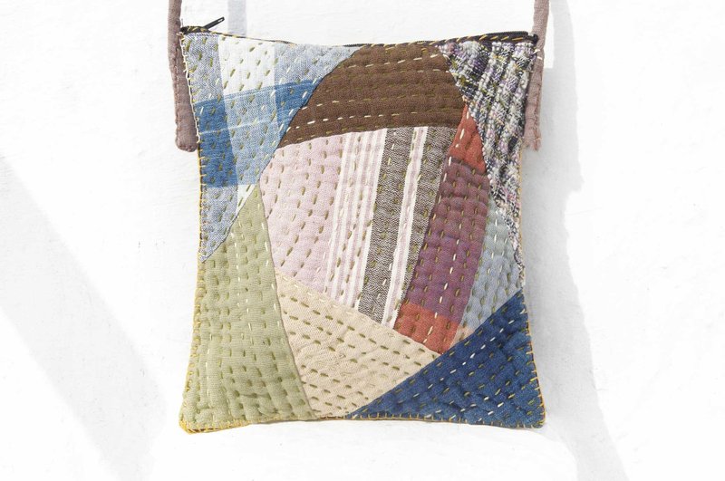 生日礼物 母亲节礼物 限量一件 手缝纱丽布侧背包 / 刺绣斜背包 / 手工刺绣肩背包 / 手缝纱丽线化妆包 / 纱丽布拼接背包 - 青青草原 蓝染indigo布 - 侧背包/斜挎包 - 棉．麻 多色