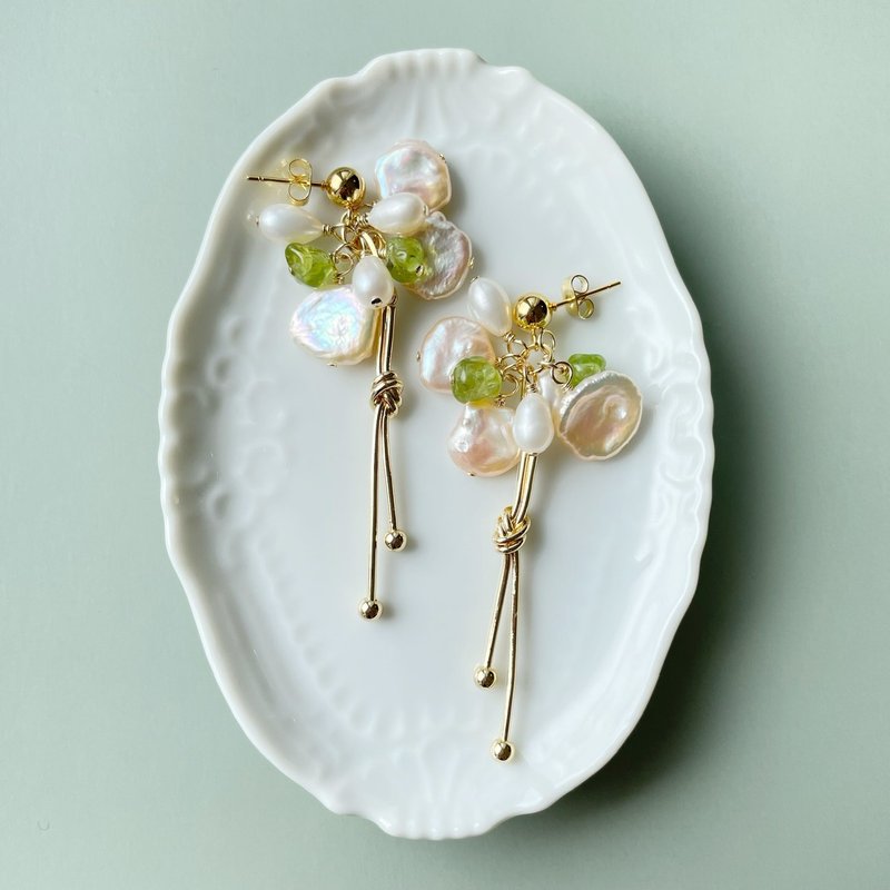 Orange cream petal pearl earrings earrings / Clip-On - 耳环/耳夹 - 半宝石 金色