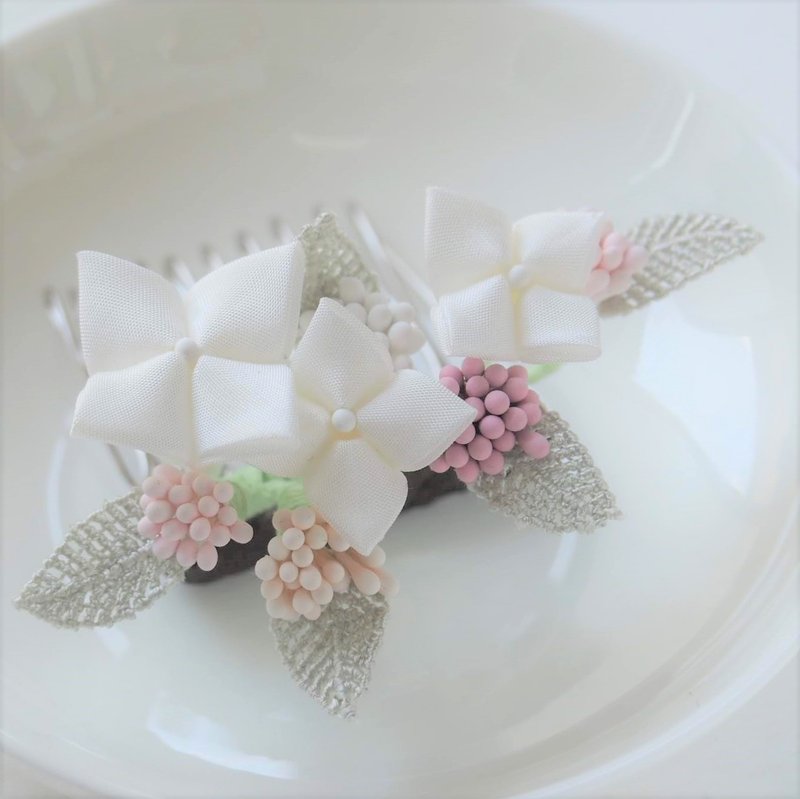 【花嫁】纯白真丝紫阳花绣球花发梳发叉发插 婚礼定制 つまみ细工 - 发饰 - 丝．绢 白色