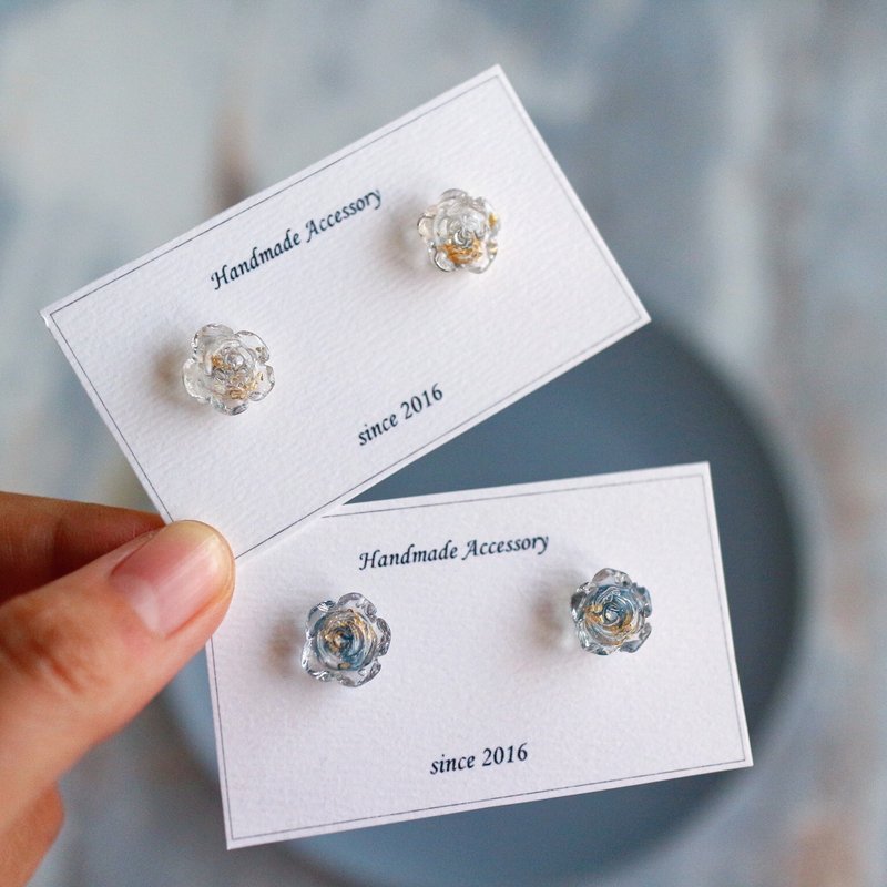 金箔玫瑰一透明白墨蓝色医疗钢抗敏上班族耳环 - 耳环/耳夹 - 树脂 灰色