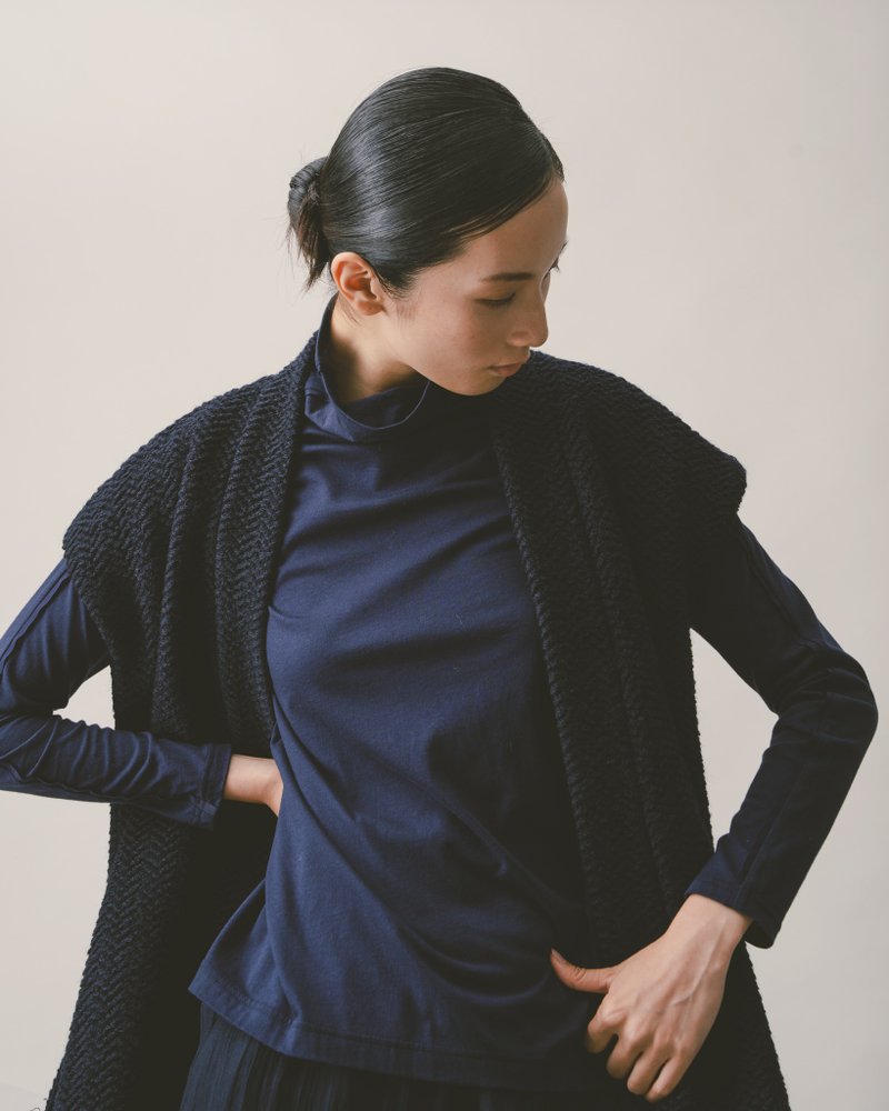 UUIN_深蓝亲肤高领上衣 - 女装上衣 - 棉．麻 蓝色